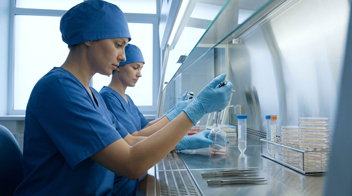 medical researchers in lab